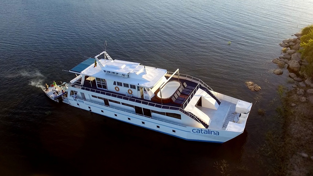 Catalina Houseboat, Kulizwe Marina, Binga, Lake Kariba Wild Zambezi